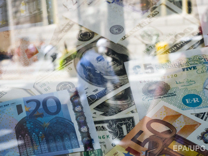 Гривна к евро подешевела до 28,93 грн/€