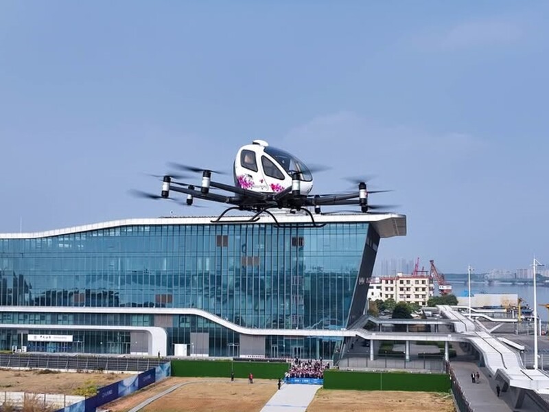 У Китаї готують до запуску перші літальні таксі. Відео