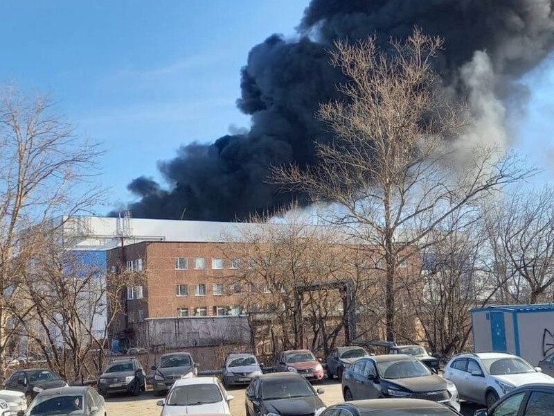 У російському Петрозаводську горів суднобудівний завод. Фото, відео