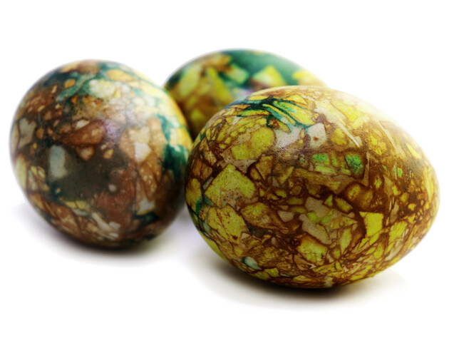 Всего два ингредиента помогут создать самые красивые мраморные крашенки на Пасху