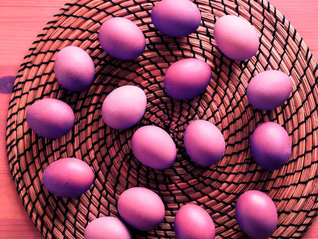 Натрите яйца этим продуктом – и они окрасятся очень быстро, а результат будет невероятным