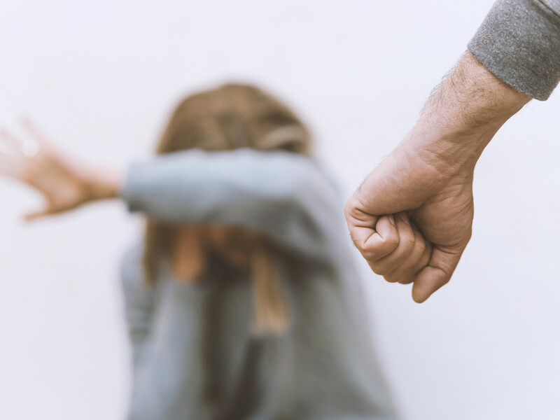 Через війну українці перебувають у стані стресу й страху і зриваються на сім'ї – доповідь ООН