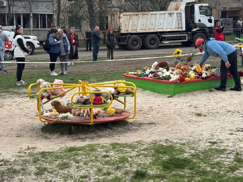 "Одна країна, один біль". У кількох регіонах оголосили жалобу після російського удару по Кривому Рогу