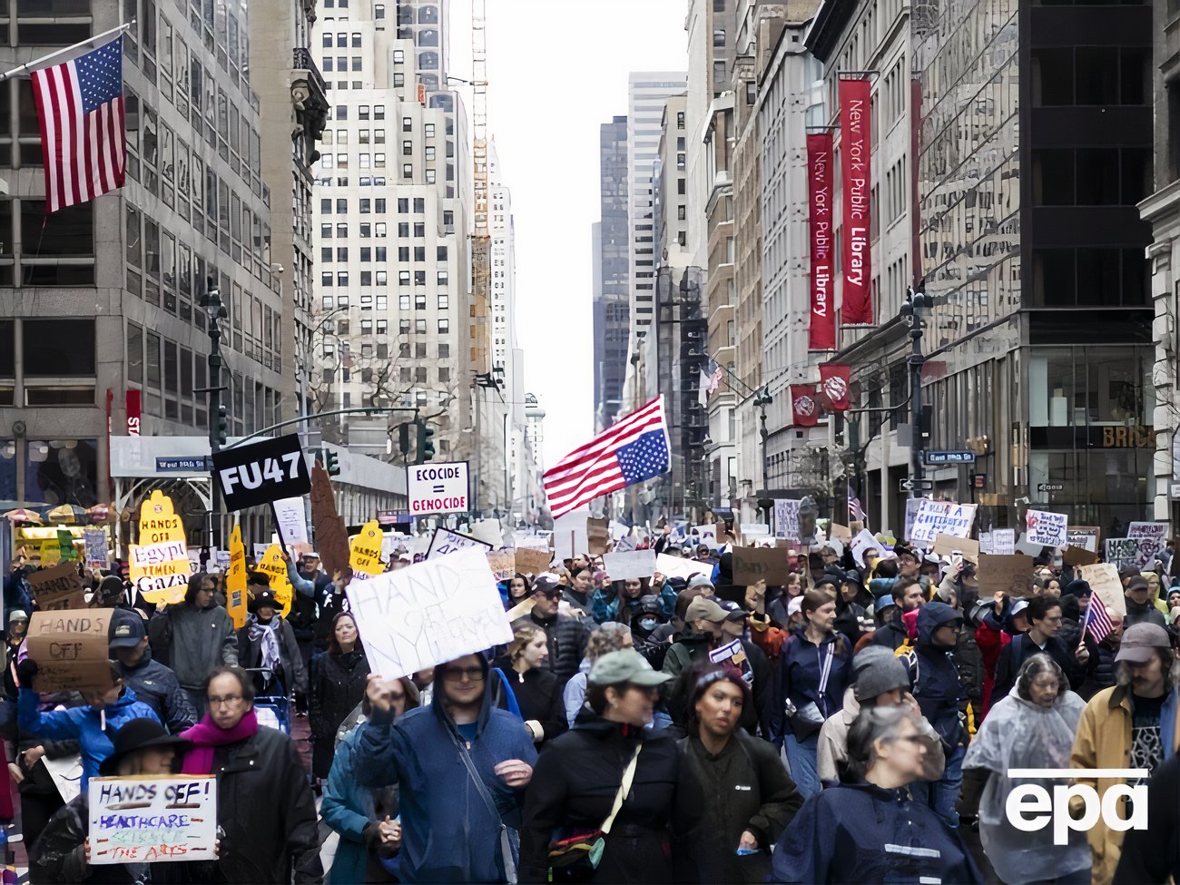 В США и Европе прошли многочисленные митинги против Трампа. Фоторепортаж