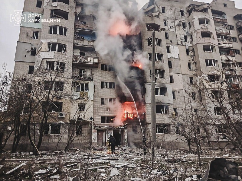 Оккупанты сбросили КАБ на многоэтажку в Купянске, известно о двух пострадавших – ОВА