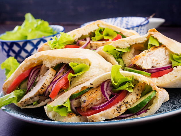 Заверните это в лаваш – и получите вкусную и легкую закуску. Простой рецепт от Клопотенко