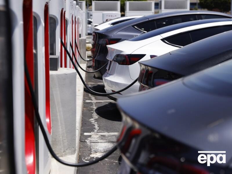 В "Укравтопроме" заявили, что в Украине растет спрос на электрокары, среди самых популярных подержанных – Tesla 