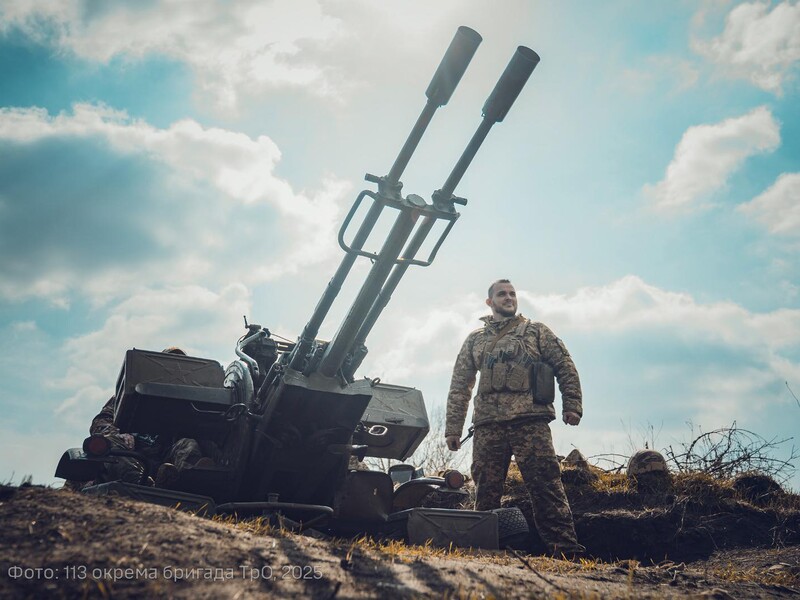 За ніч РФ випустила по Україні пів сотні дронів. Пошкодження є у двох областях