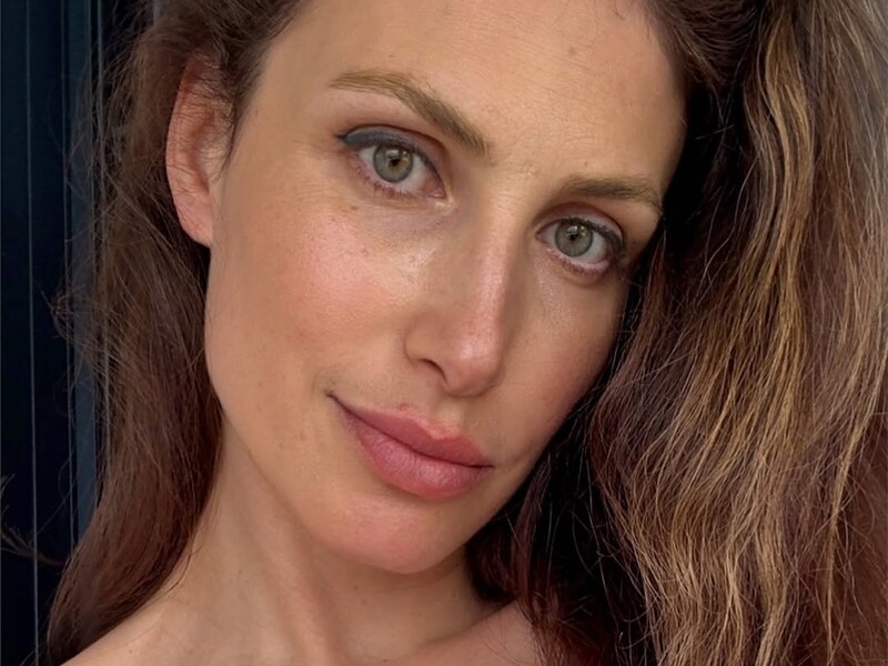 Стало известно, в какой стране находится жена Тигипко с их детьми