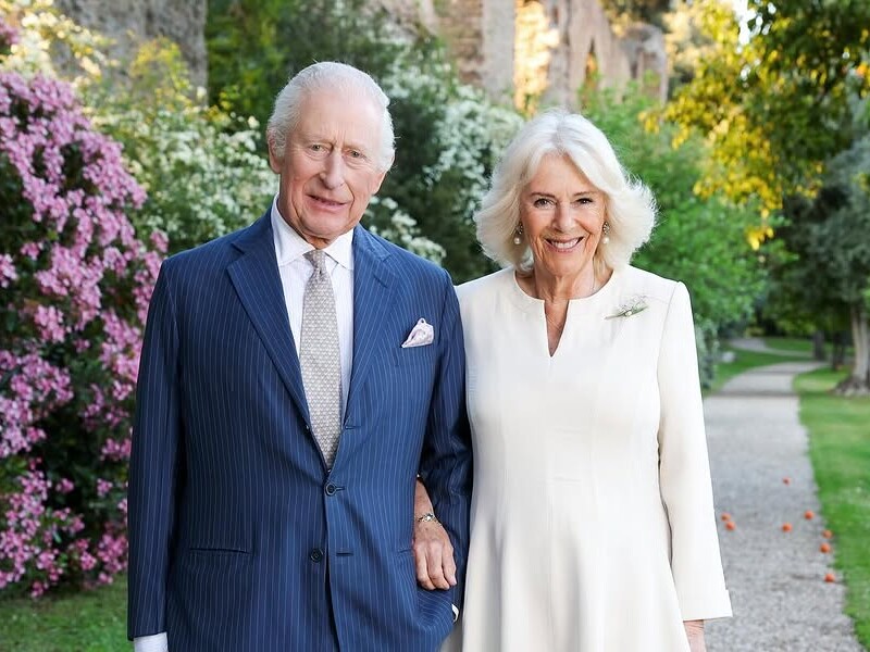Чарльз ІІІ і його дружина на річницю весілля показали архівні світлини