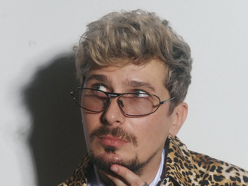 Позитив показал, чье фото у него на заставке телефона