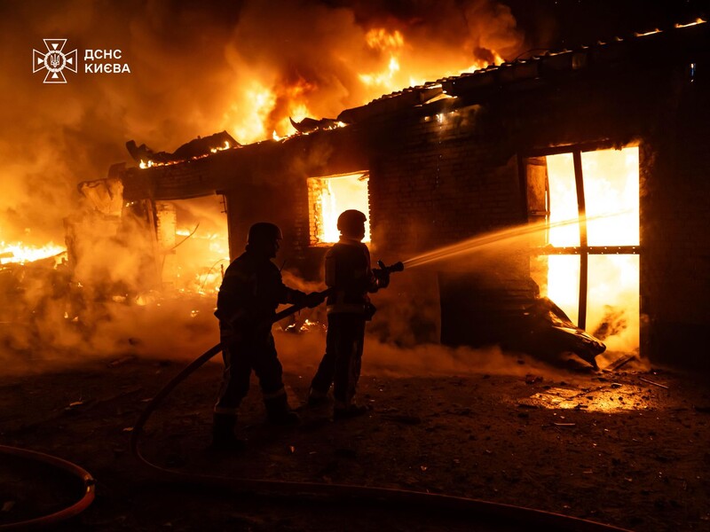 За ночь на Киев летело три десятка дронов. Есть пострадавшие