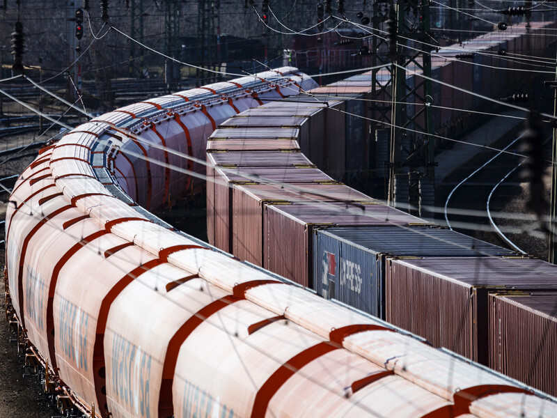 "Укрзалізниця" должна выставлять клиентам тариф за услуги, которые они действительно получают, а не включать в него все свои расходы – эксперт