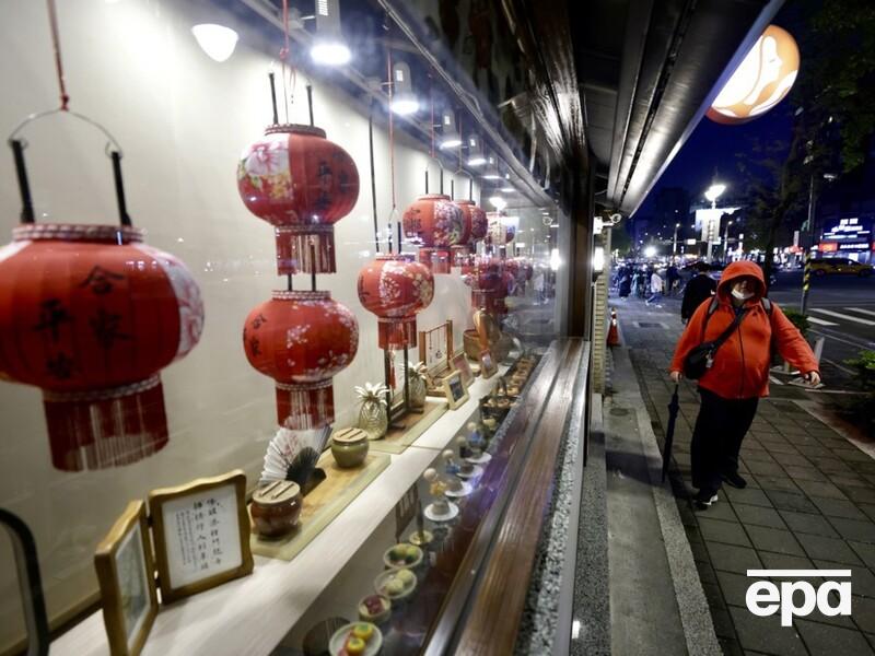 У Китаї третю добу вирує шторм, через негоду скасували авіарейси й потяги