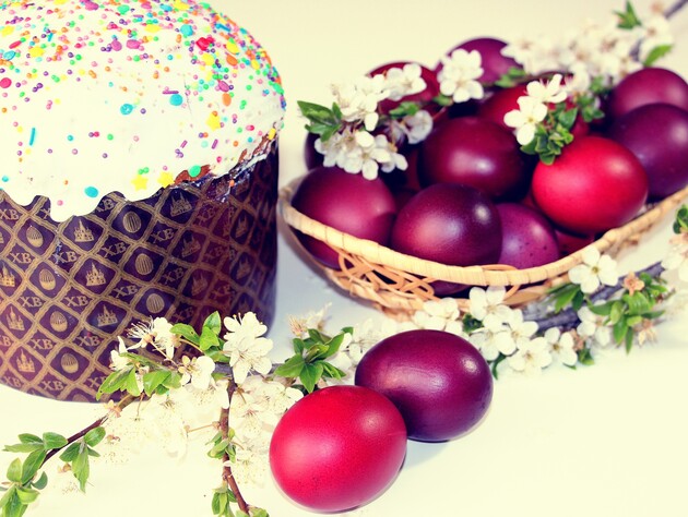 Відваріть цей натуральний інгредієнт для фарбування крашанок у насичений фіолетовий колір. Лайфхак до Великодня