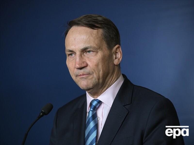 Сікорський про удари РФ по Україні: Путін глузує з доброї волі США