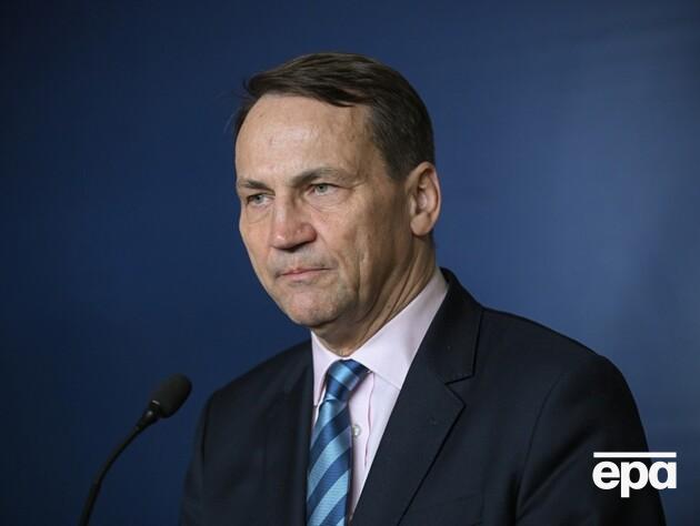 Сікорський про удари РФ по Україні: Путін глузує з доброї волі США