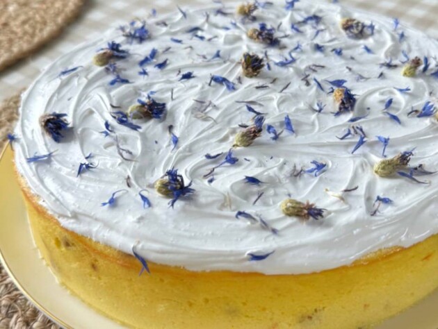 Поставте це на дно духовки – і верхівка не потріскається. Рецепт смачної сирної паски