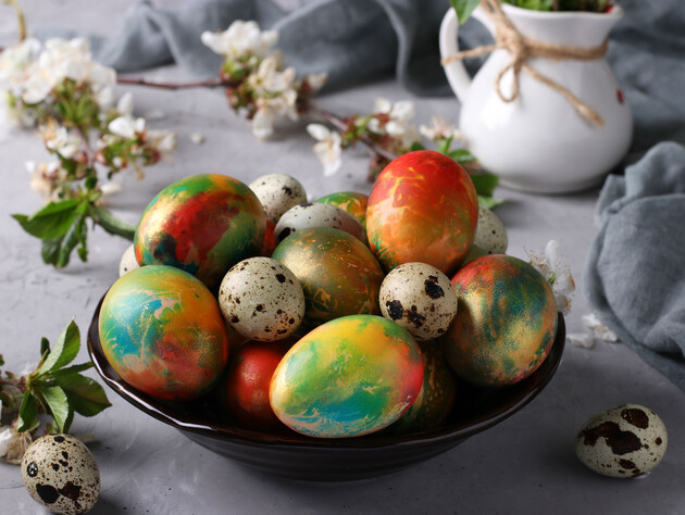 Як створити яскраві крашанки з різнокольоровим мармуровим ефектом. Лайфхак до Великодня