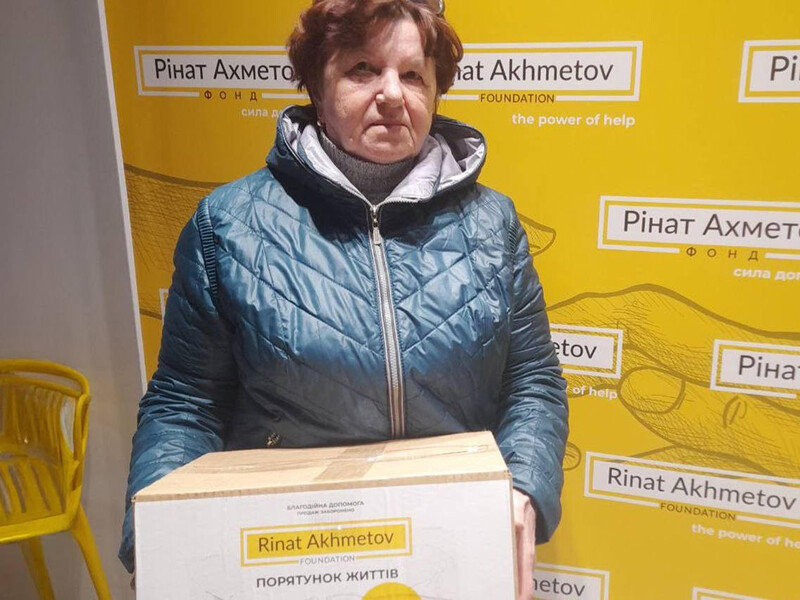 Фонд Ріната Ахметова в Запоріжжі надає допомогу переселенцям вразливих категорій із Гуляйпільської громади
