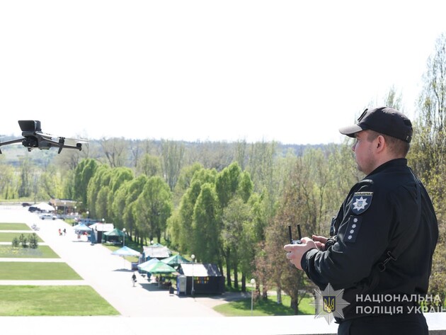 Улицы Запорожья начали патрулировать дроны. Видео