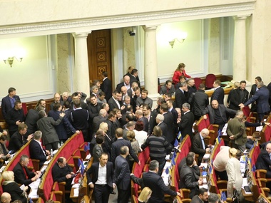 Парламент продлил работу комиссии по подготовке Конституции