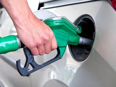 Антимонопольный комитет потребовал на гривну снизить цены на бензин и дизтопливо