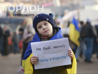 Соцопрос: Украинцы поддерживают соглашение с ЕС, но против Таможенного союза и НАТО