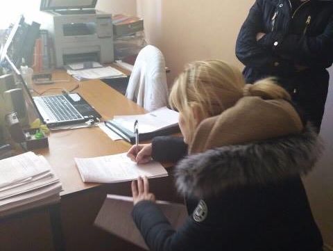 Дії жінки, яка залишила на дев'ять днів двох дітей у квартирі в Києві, перекваліфікували на умисне вбивство – прокуратура