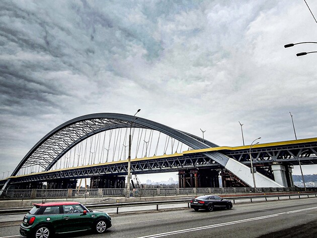 У СБУ заявляють, що на будівництві Подільського мосту в Києві розікрали щонайменше 153 млн грн