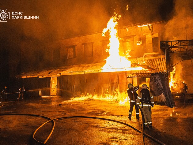 РФ уночі й уранці била по Харкову дронами, один влучив у багатоповерхівку. Фото, відео
