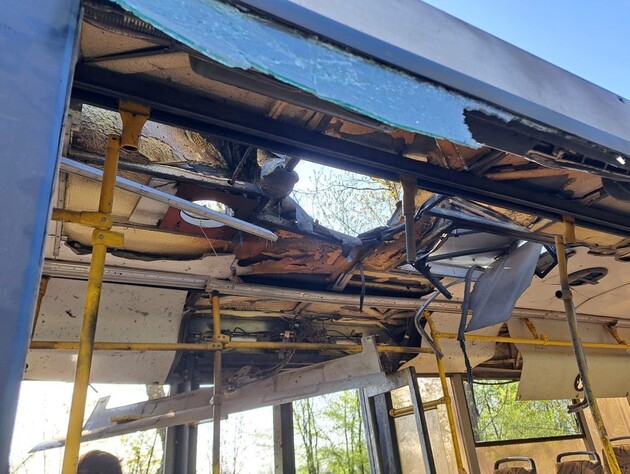 Росіяни вдарили дроном по автобусу в Марганці, дев'ятеро загиблих
