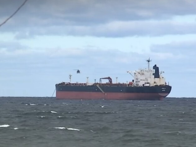 Естонія дозволила піти затриманому раніше танкеру 