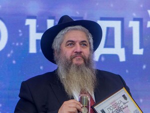Главный раввин Украины презентовал клип на песню, в которой обратился к Трампу. Видео