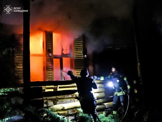 РФ ночью обстреляла дронами Киев. Сгорела база отдыха, есть раненая