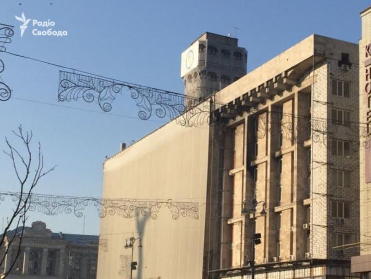 У Києві над Будинком профспілок повністю демонтували незаконну надбудову
