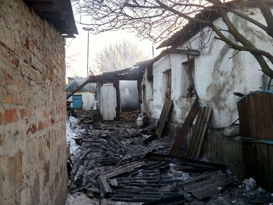В результате ночного обстрела Авдеевки повреждены восемь домов – полиция