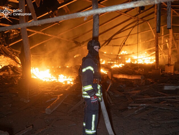 Российские оккупанты ударили по промышленным предприятиям в Сумской области. Видео