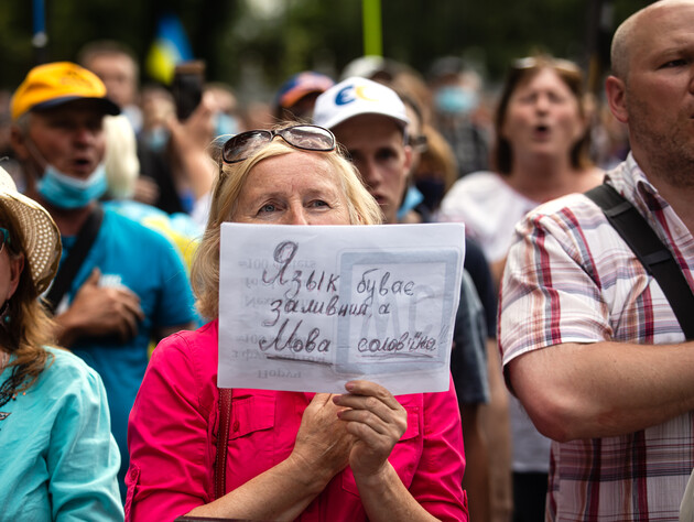 В Україні сповільнився процес українізації, російська знову стає мовою спілкування – омбудсмен