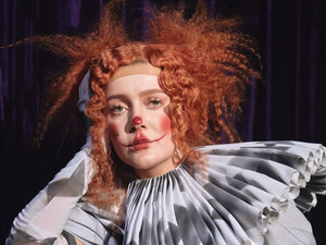 Шутливый трек, под который хочется грустить. Kola в клипе на песню 