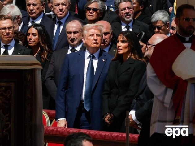 Трамп представил себя папой римским. Фото