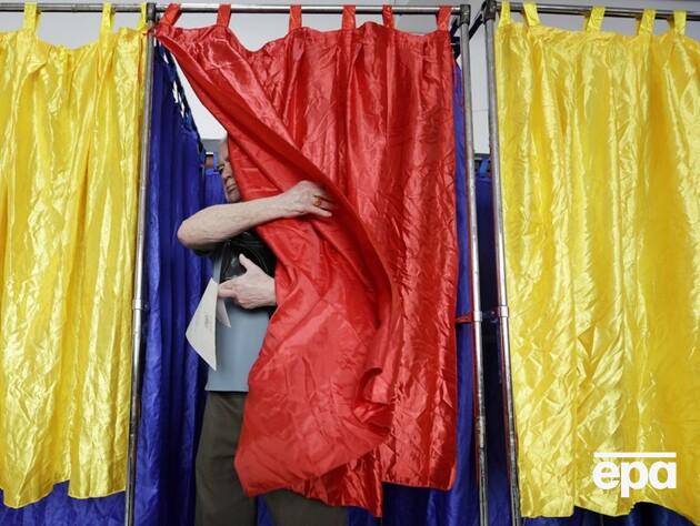 На повторних виборах президента Румунії лідирує вкрай правий кандидат, буде другий тур – екзитполи