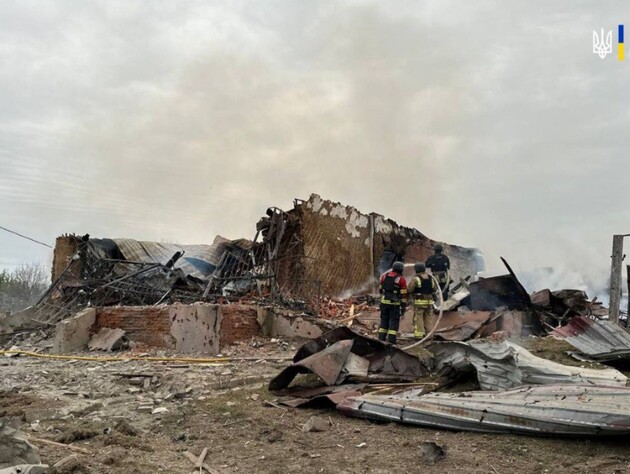 Число погибших в результате российского удара по пригороду Сум выросло. Фото