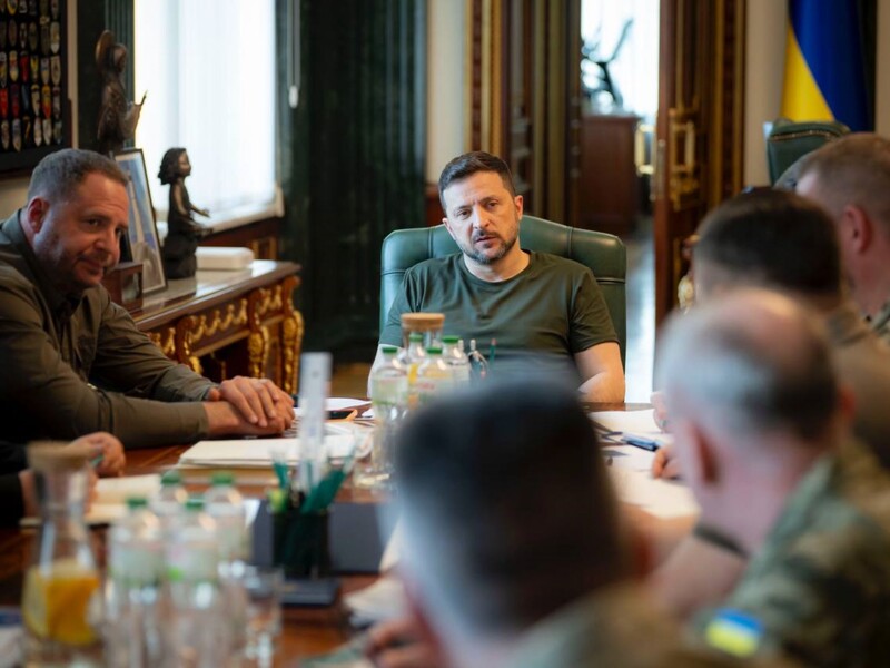 Зеленский провел заседание ставки. Среди тем – финансовое обеспечение воинов и сбивание Shahed дронами