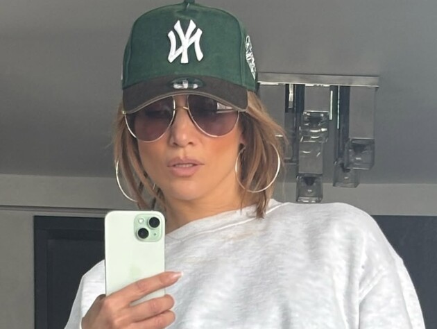 55-летняя Лопес показала пресс. Фото