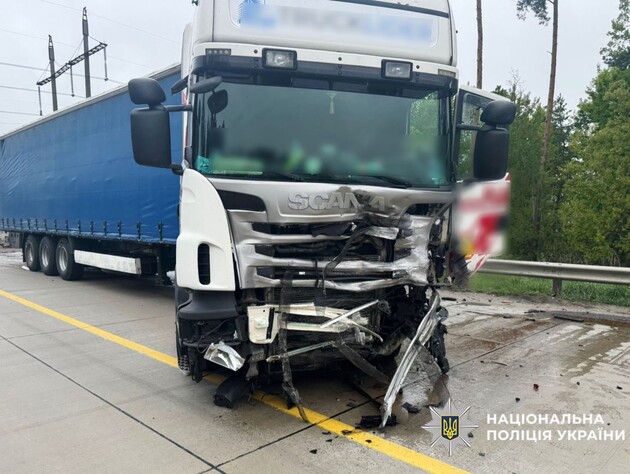 У Житомирській області сталася ДТП за участю вантажівки, загинули люди з легковика