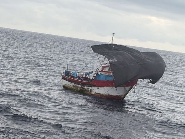 Пять рыбаков почти два месяца дрейфовали в море, пока их не подобрало судно из Эквадора
