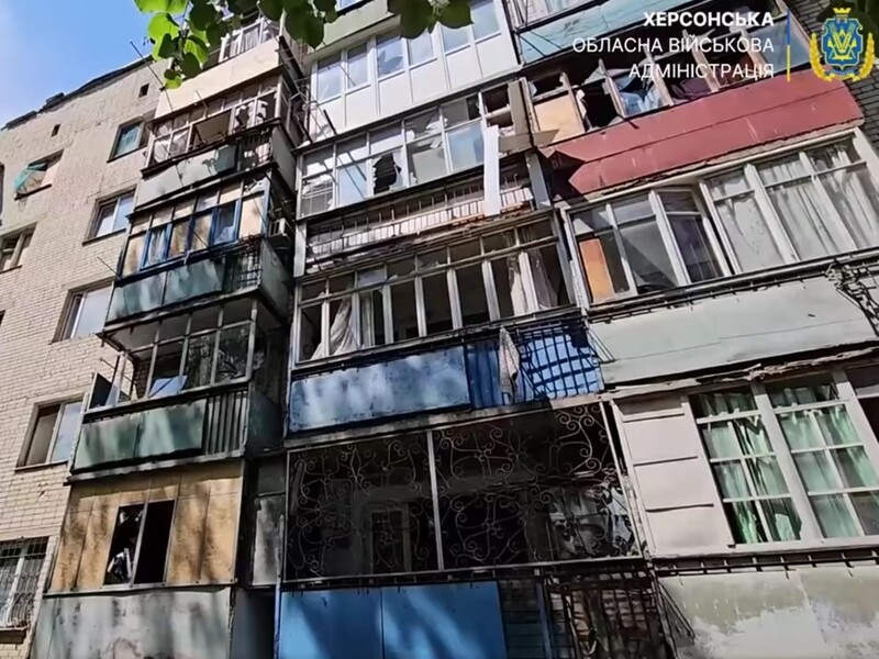 Росіяни вдарили з артилерії по Херсону, є поранені. Відео