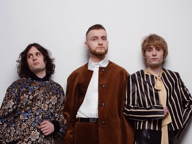 Ziferblat зустрілися з дітьми з Маріуполя й пообіцяли прикрасити їхніми малюнками гримерку на 