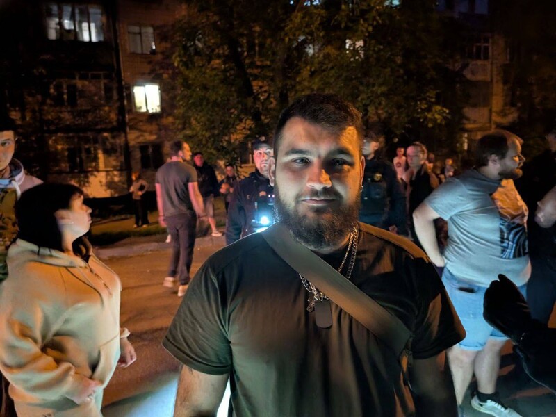 "Із ломами – на беззбройних". В Одесі виник конфлікт під час демонтажу меморіальної дошки, є затримані